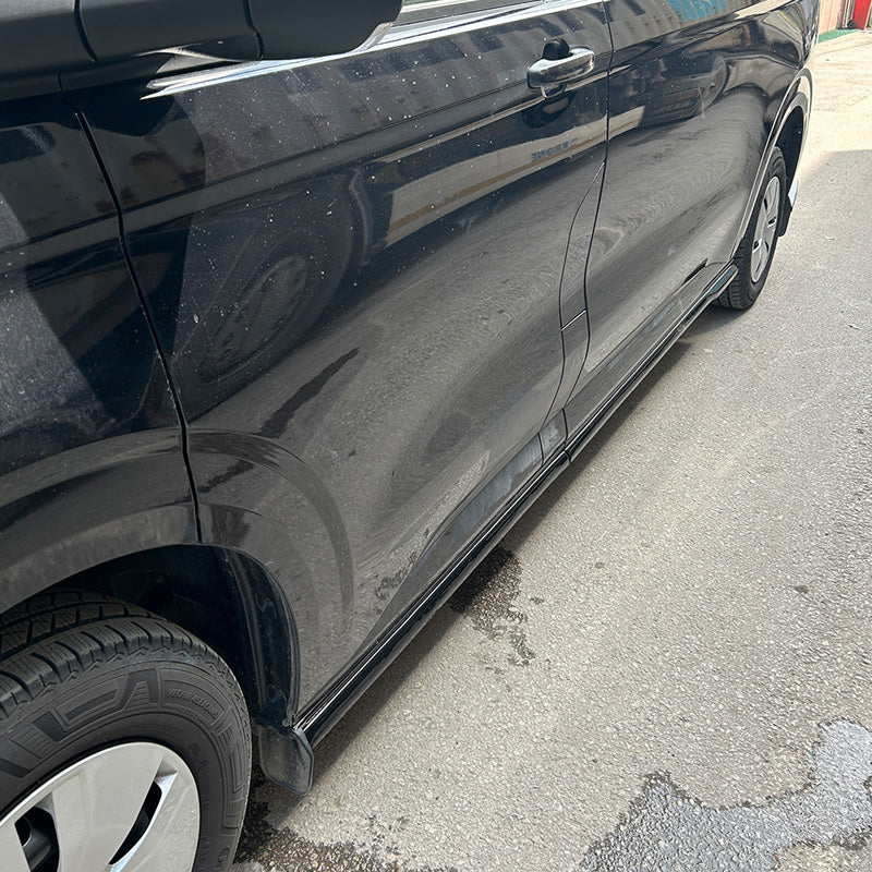 OneWay, Sideskørter, Glanssort, Passer til Volkswagen Transporter T7 & Ford Transit Custom - 4 dele